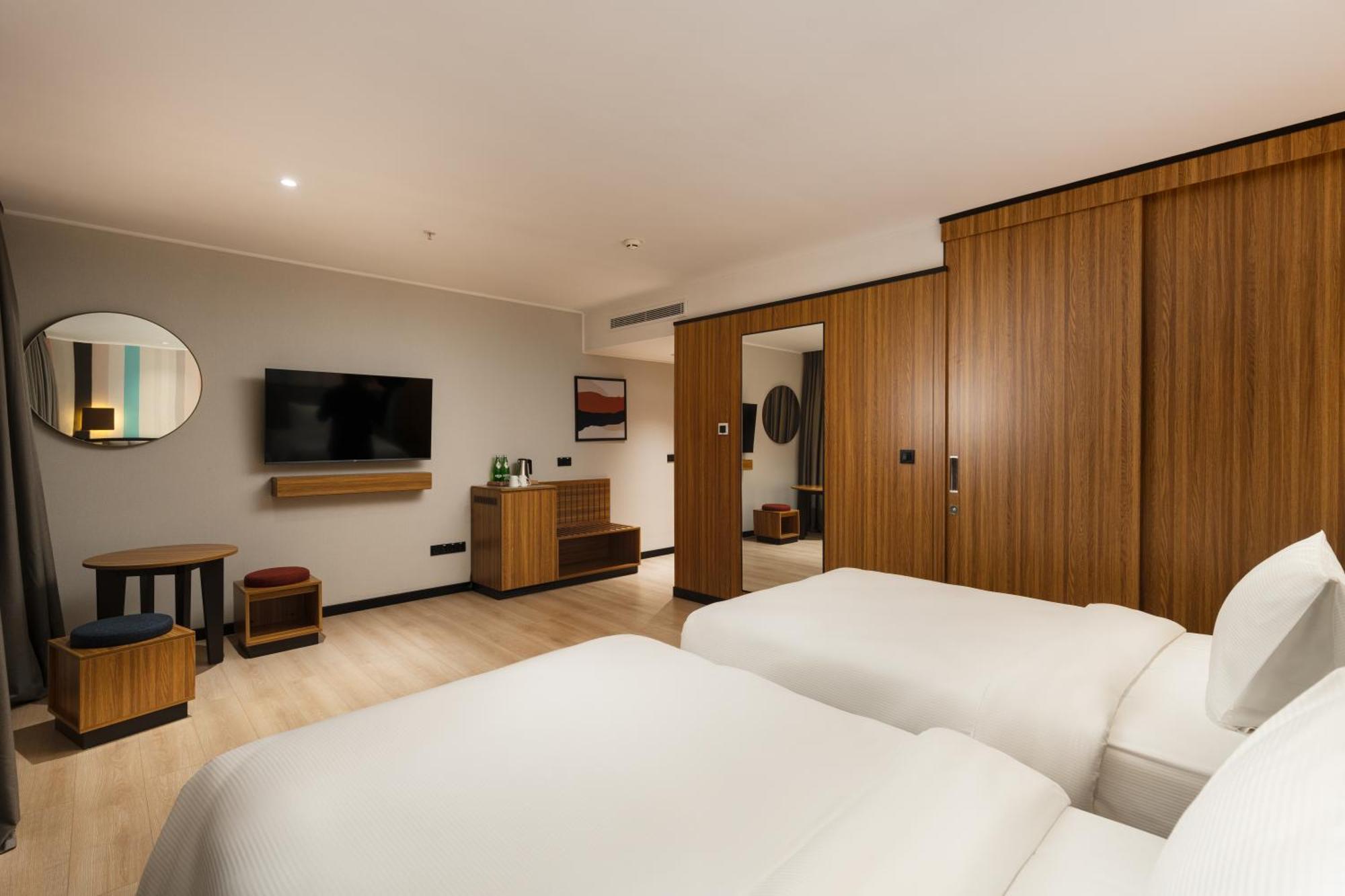 Ramada Encore By Wyndham Tashkent Bagian luar foto