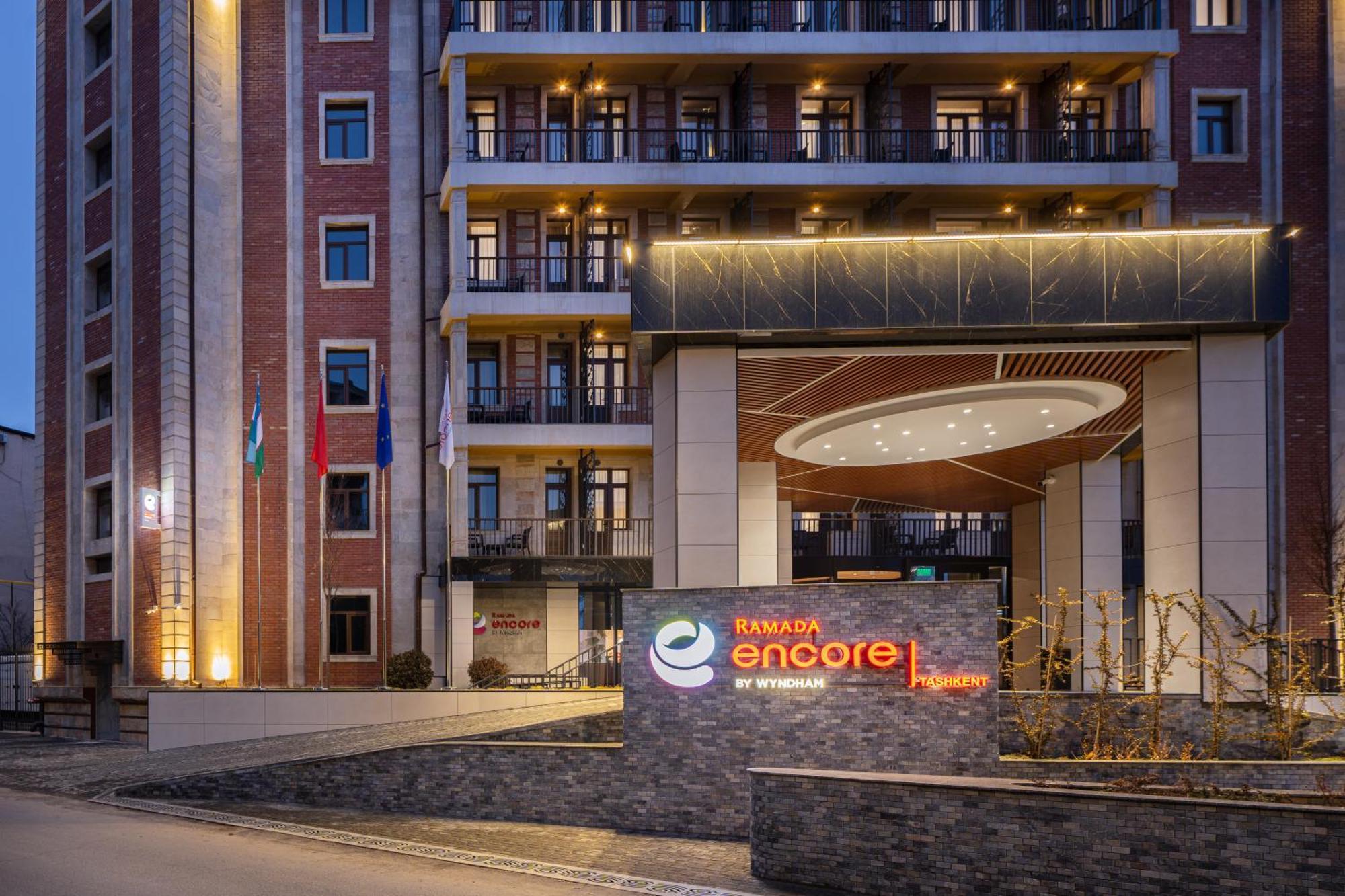 Ramada Encore By Wyndham Tashkent Bagian luar foto