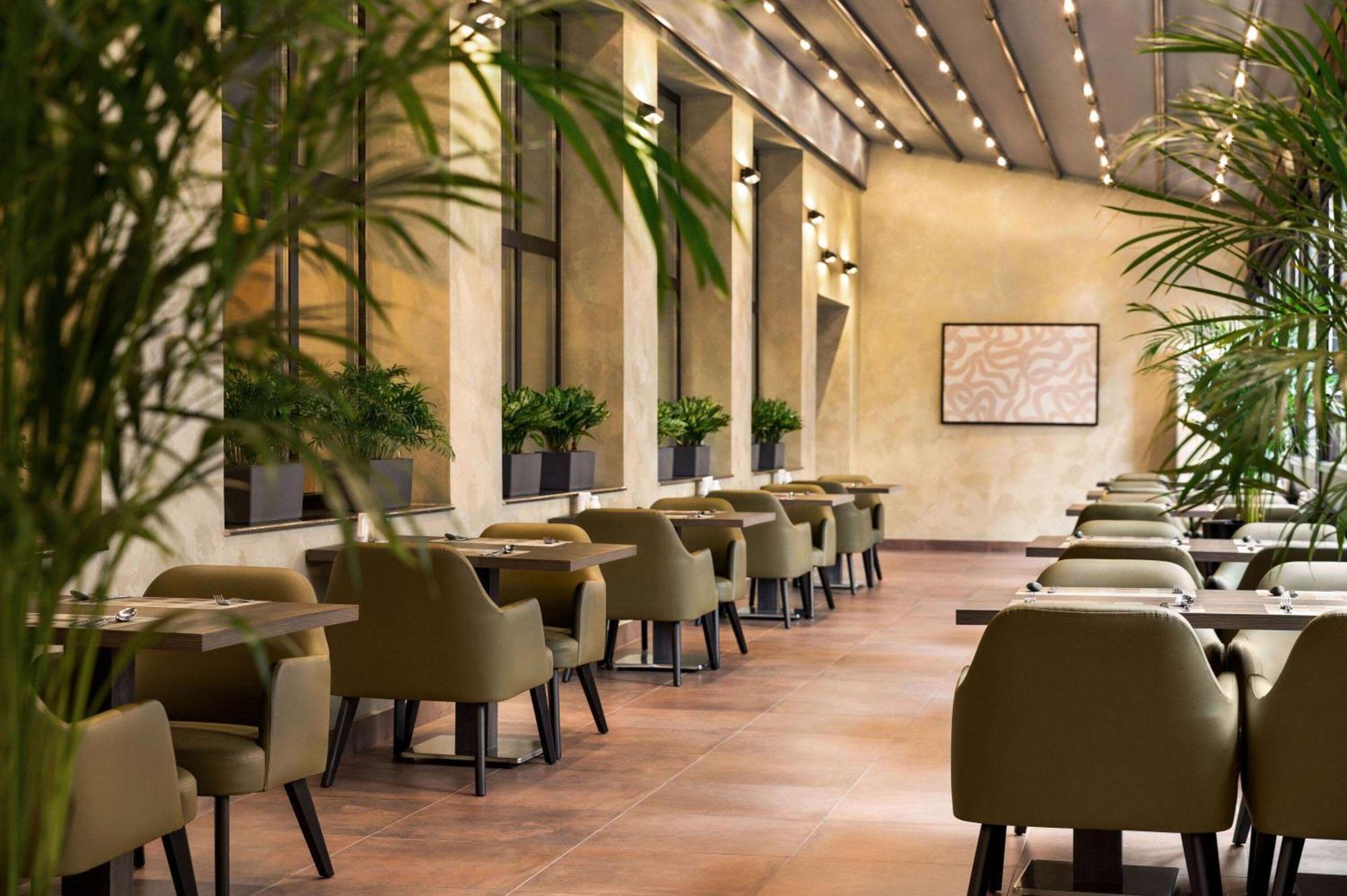 Ramada Encore By Wyndham Tashkent Bagian luar foto